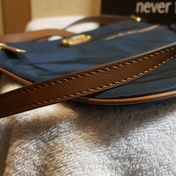 Michael Kors Jet Set Nylon Flat Crossbody - Picture 4 of 8